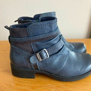 Navy blue earth origins boots